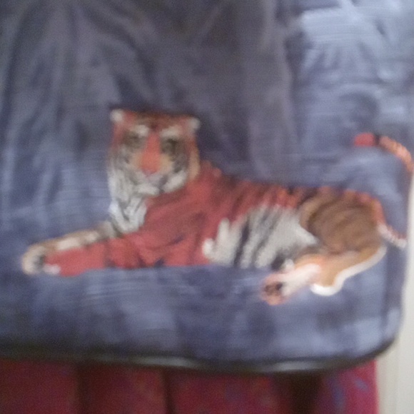 Purse, BuenoMini Bluejean Jungle Print with embroidered Tiger, NEW - Picture 2 of 4
